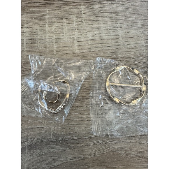 The Unbranded Brand Jewelry - Heart Scarf Clip With Rhinestones, Gold Toned‎